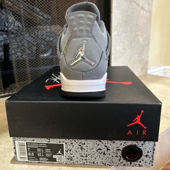 Air Jordan 4 Retro, Cool Grey Never been worn. Brand new in box. - Picture 3 of 3